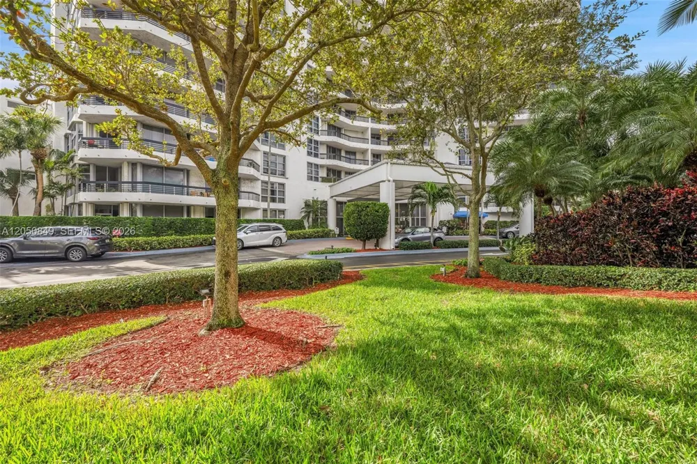 3530 Mystic Pointe Dr #710 Aventura, FL 33180
