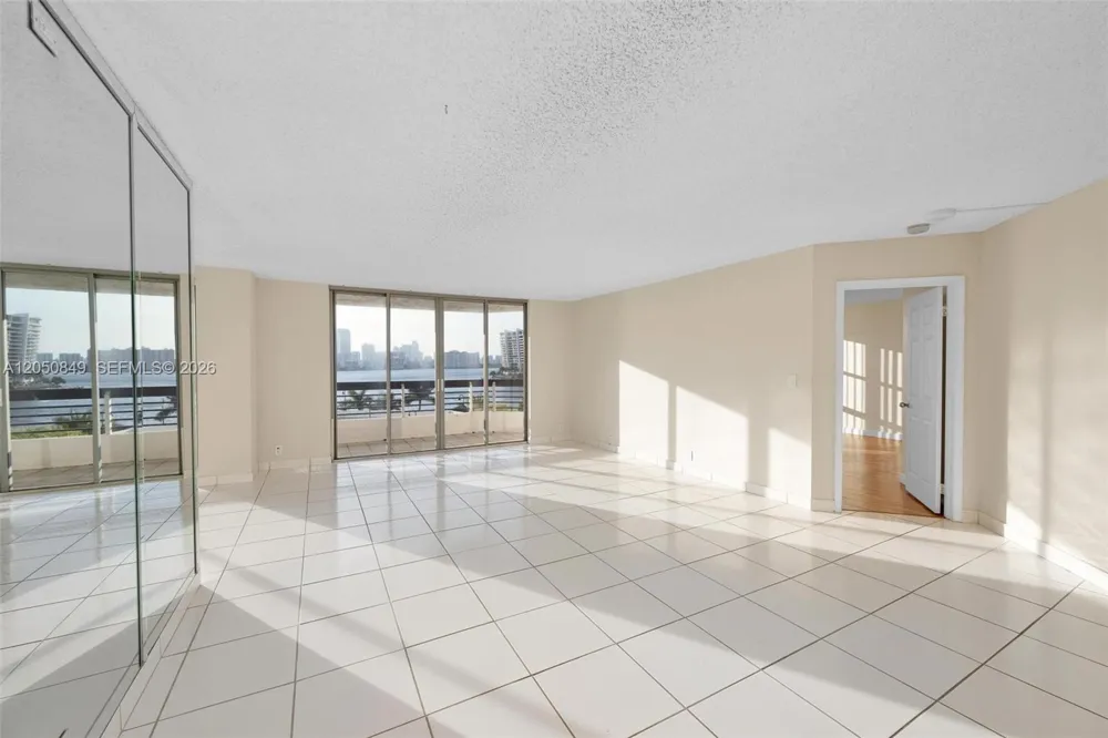 3530 Mystic Pointe Dr #710 Aventura, FL 33180