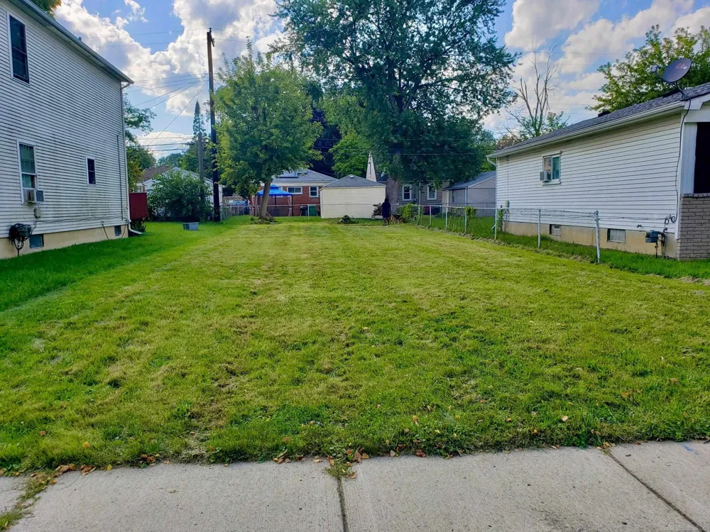 21819 Rein Avenue Eastpointe City, MI 48021