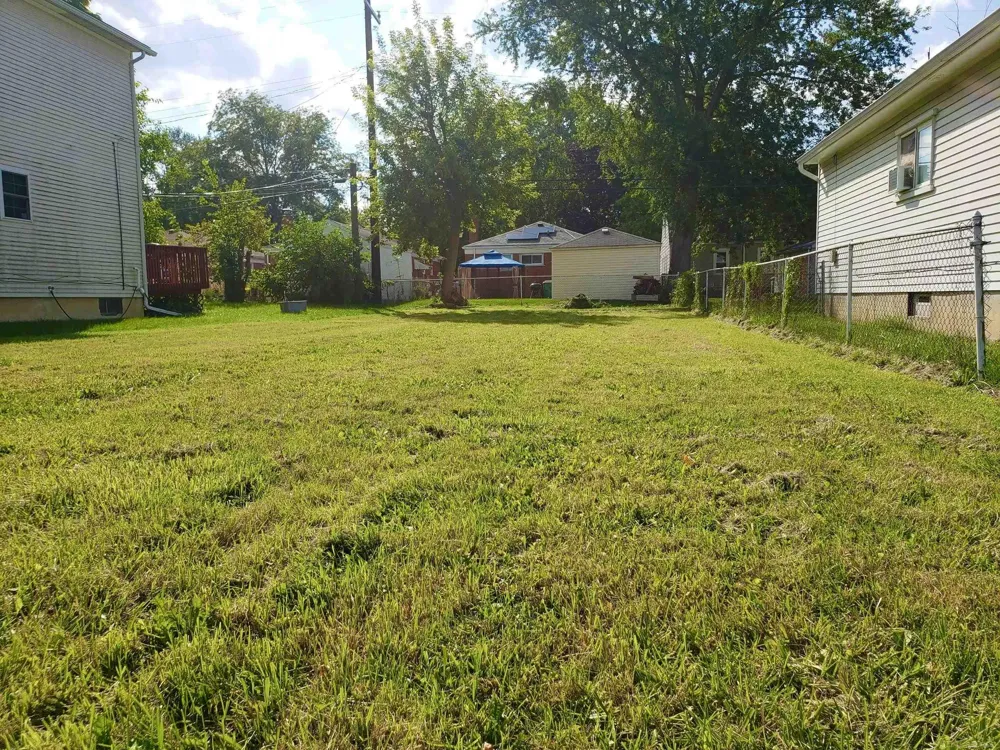 21819 Rein Avenue Eastpointe City, MI 48021
