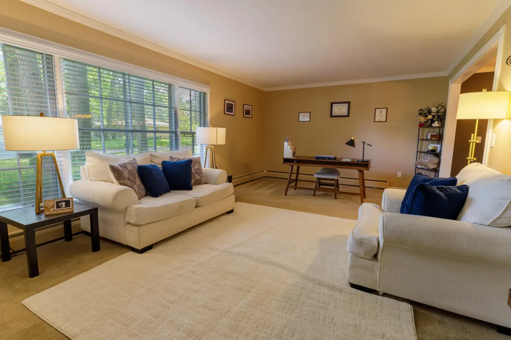 37243 Maple Leaf Court Clinton, MI 48036