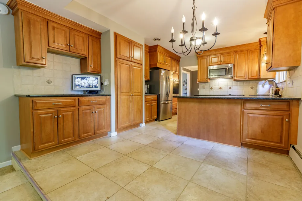 37243 Maple Leaf Court Clinton, MI 48036