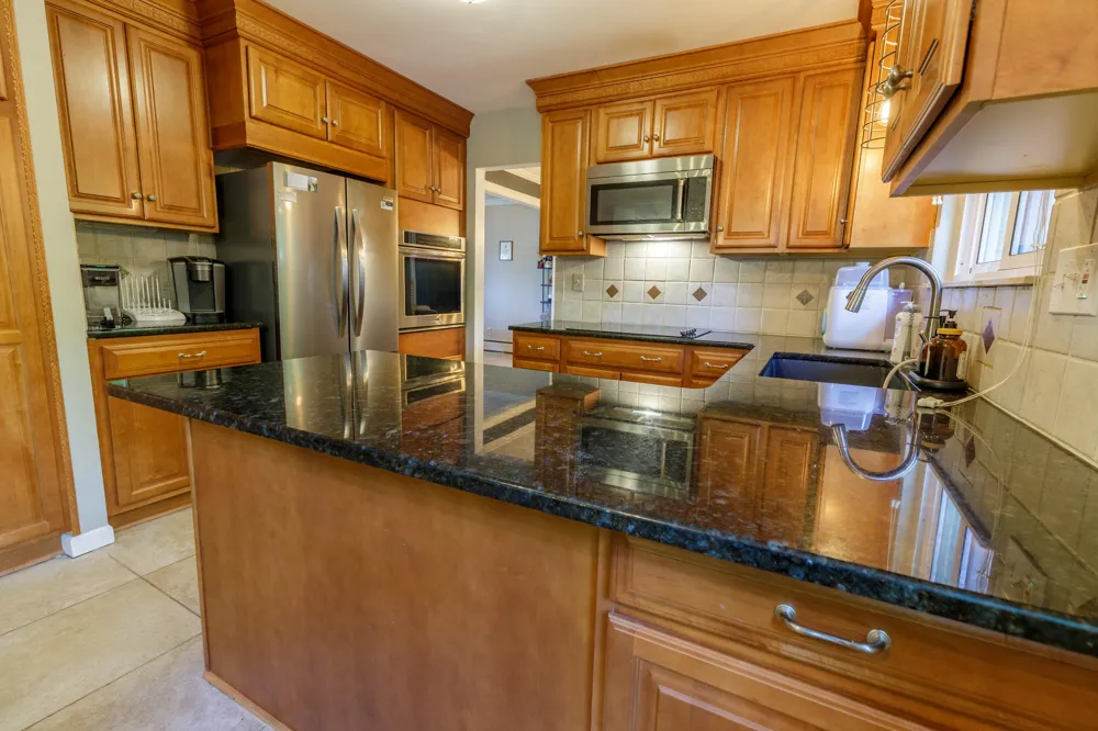 37243 Maple Leaf Court Clinton, MI 48036