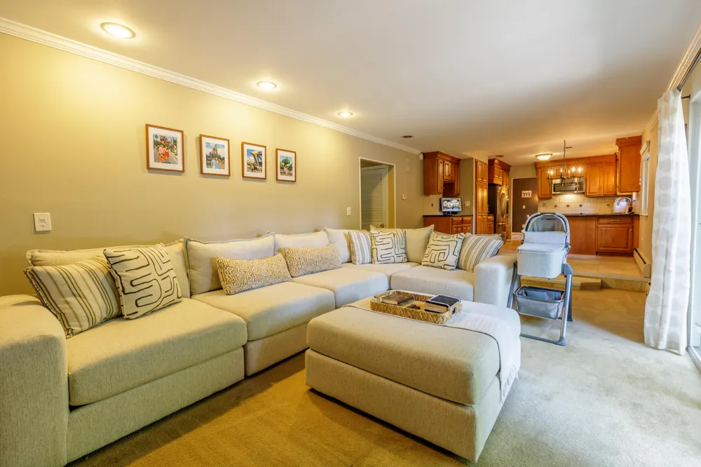 37243 Maple Leaf Court Clinton, MI 48036