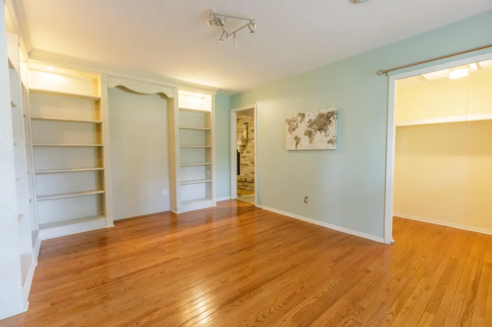 37243 Maple Leaf Court Clinton, MI 48036