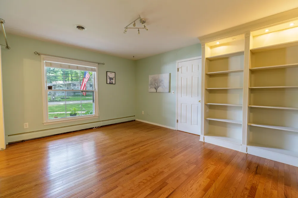 37243 Maple Leaf Court Clinton, MI 48036