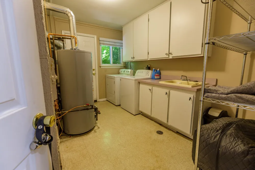 37243 Maple Leaf Court Clinton, MI 48036