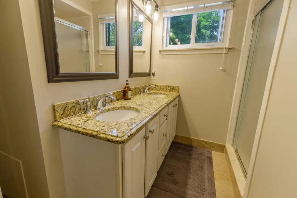 37243 Maple Leaf Court Clinton, MI 48036