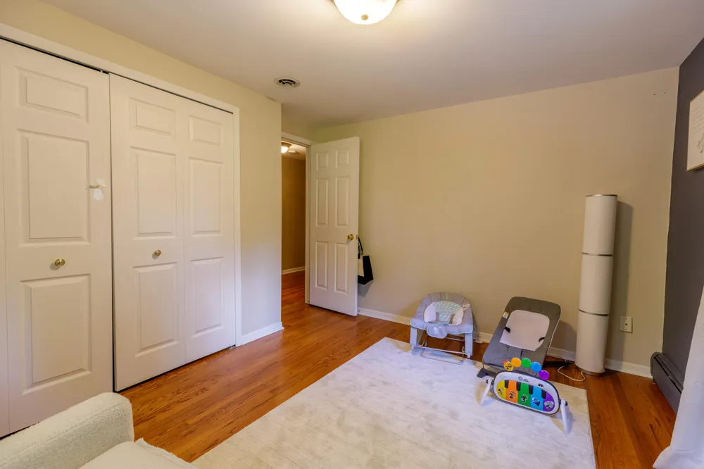 37243 Maple Leaf Court Clinton, MI 48036