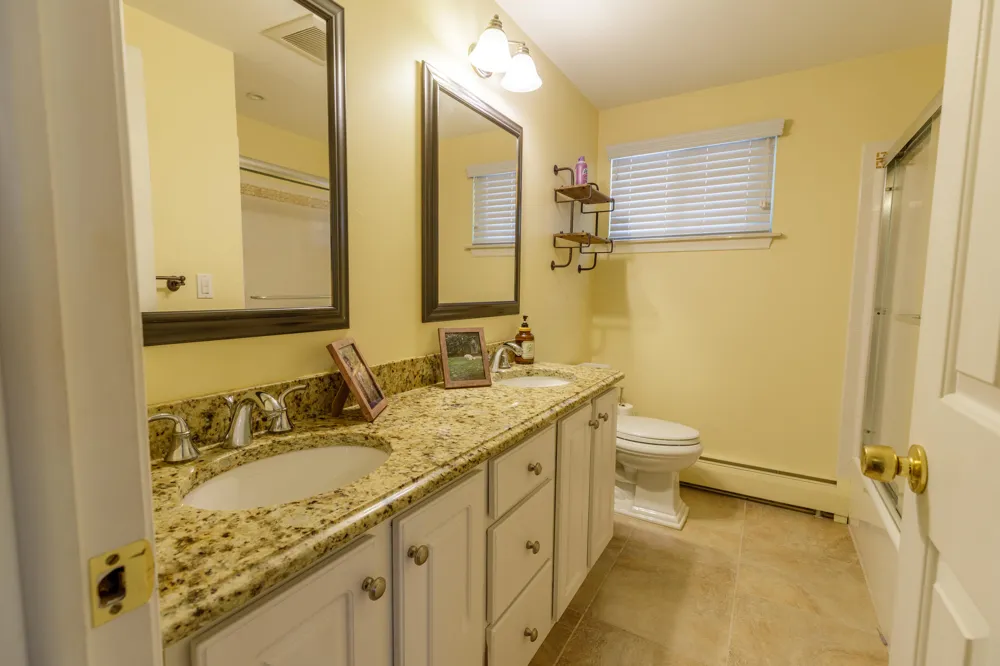 37243 Maple Leaf Court Clinton, MI 48036