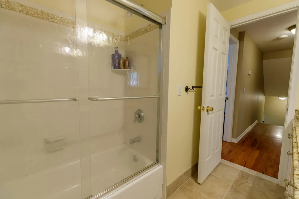 37243 Maple Leaf Court Clinton, MI 48036