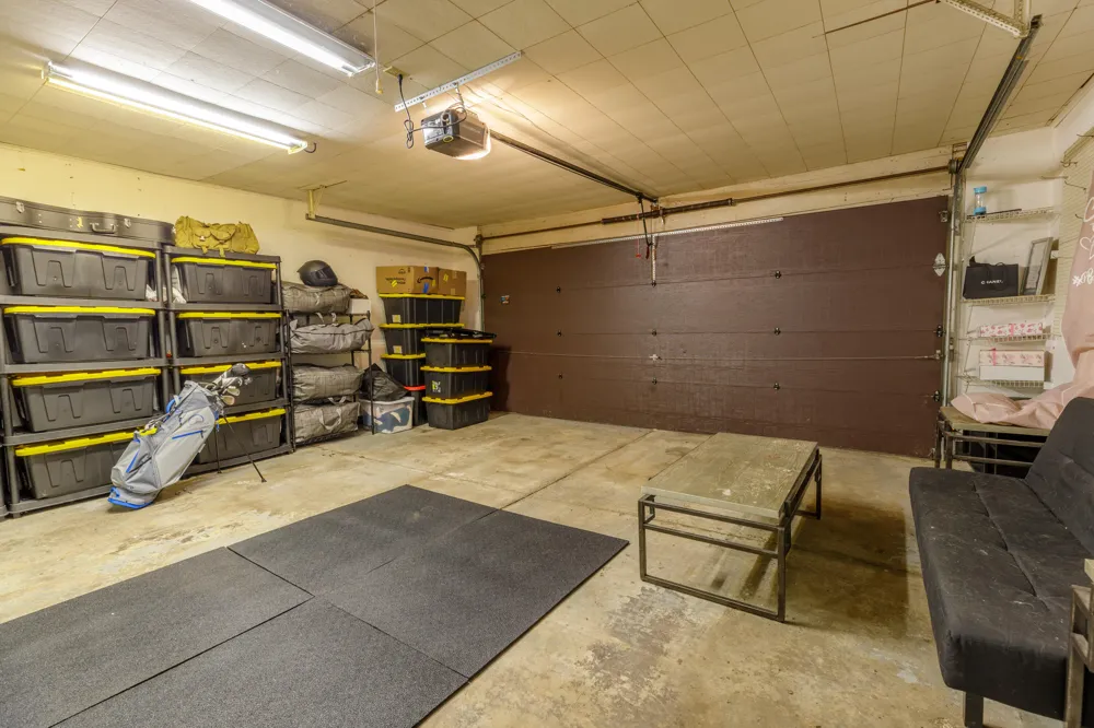 37243 Maple Leaf Court Clinton, MI 48036
