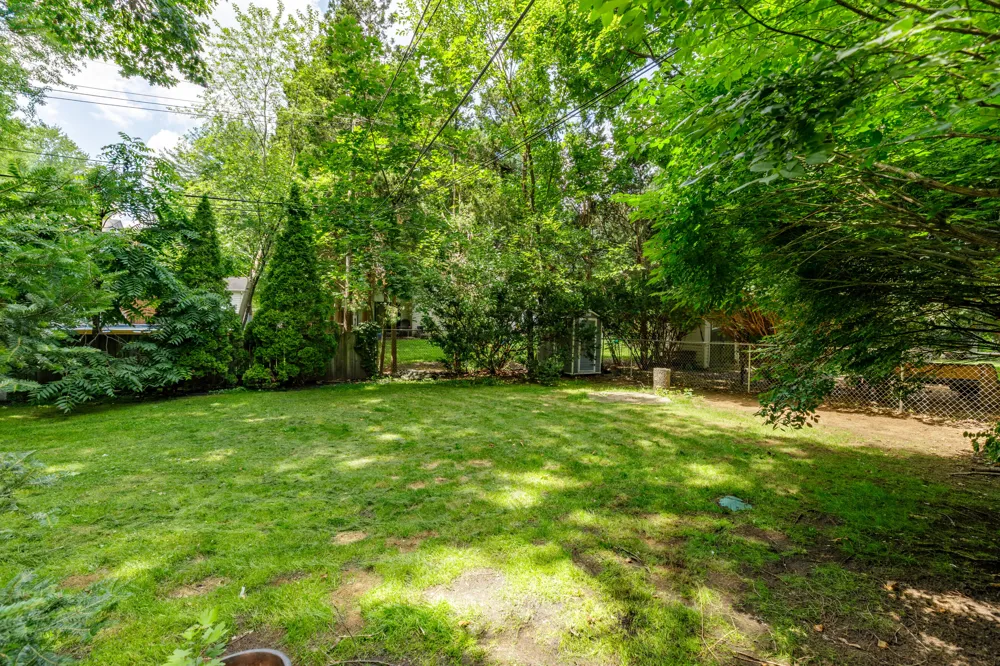 37243 Maple Leaf Court Clinton, MI 48036