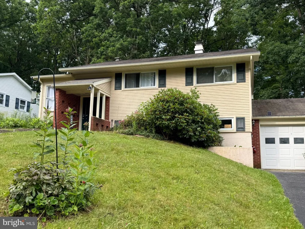 2042 FAIRWOOD LANE State College, PA 16803