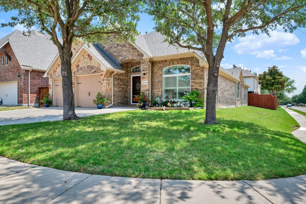 5729 New Castle Drive Richardson, TX 75082