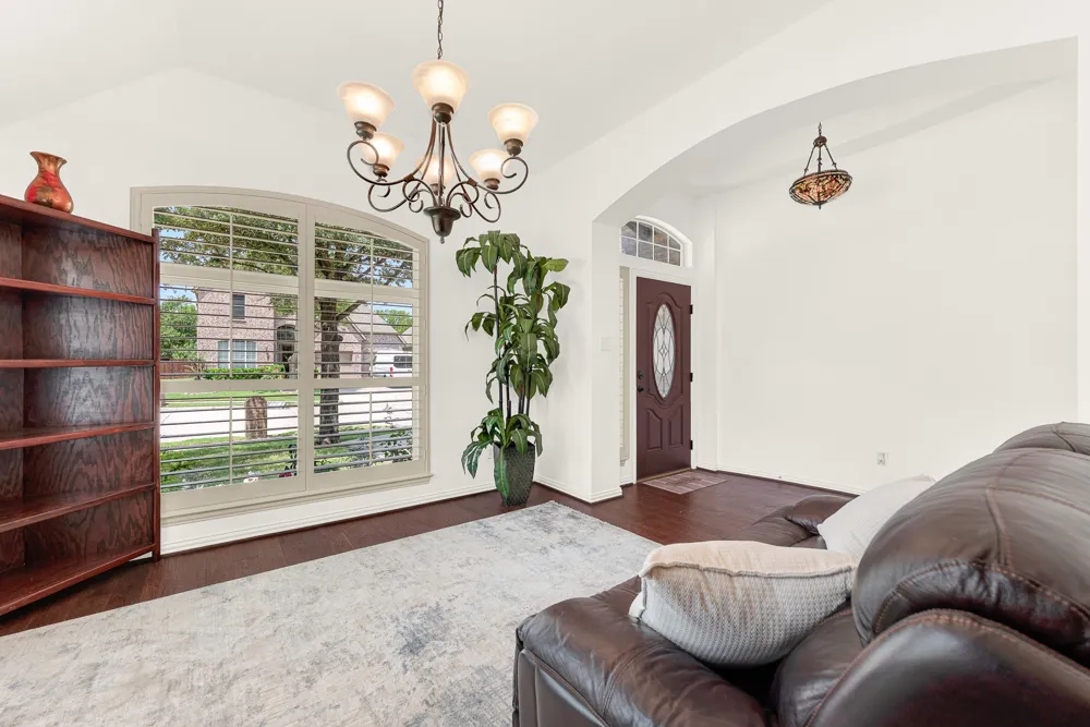 5729 New Castle Drive Richardson, TX 75082