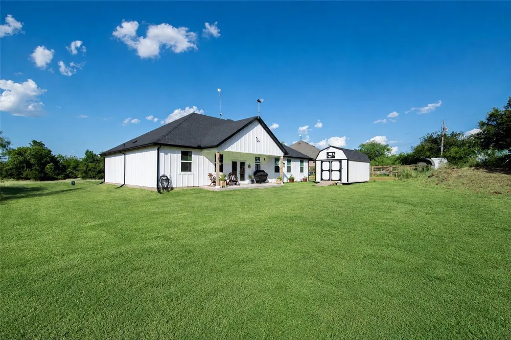 209 Lanai Drive Runaway Bay, TX 76426
