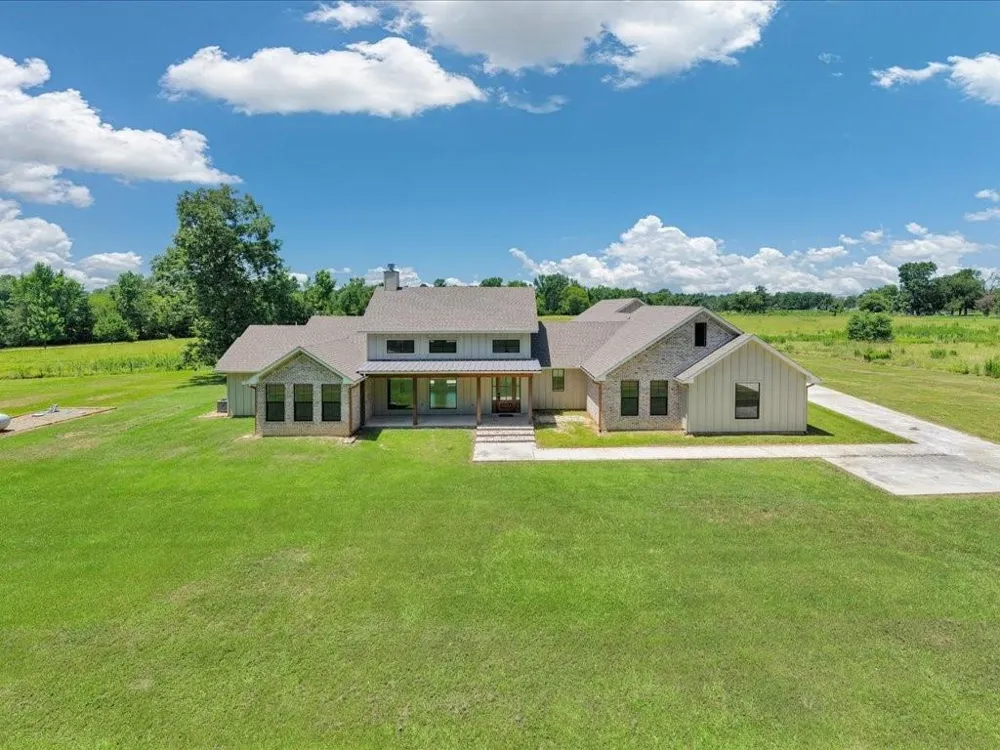 176 Royce Oliver Road Lufkin, TX 75904