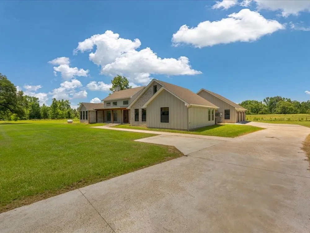 176 Royce Oliver Road Lufkin, TX 75904