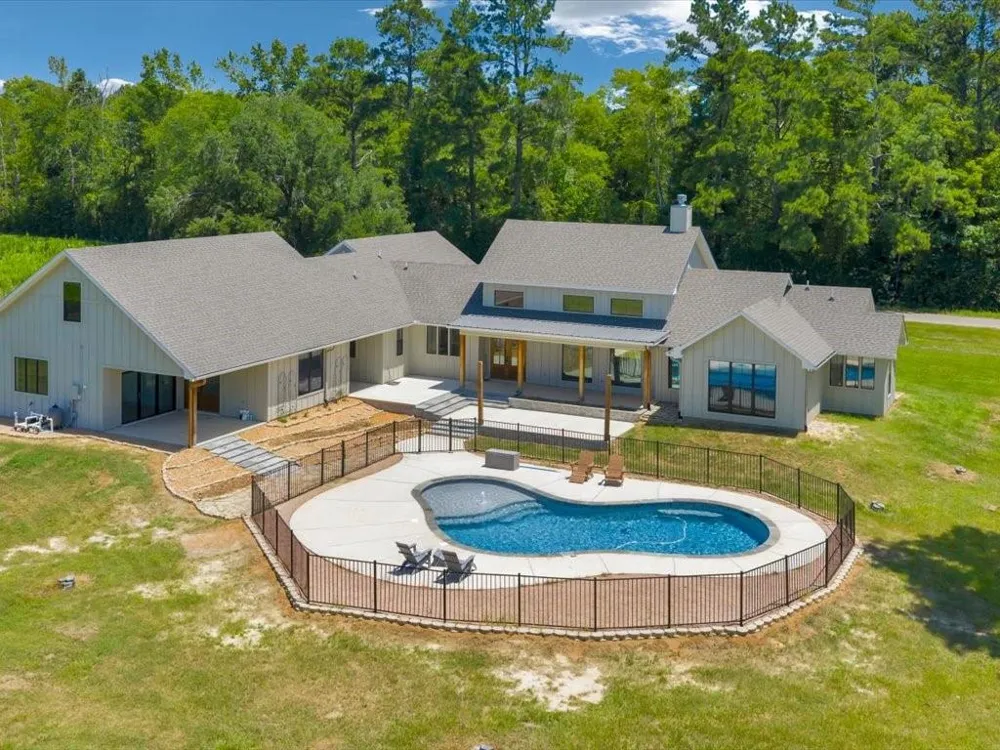 176 Royce Oliver Road Lufkin, TX 75904
