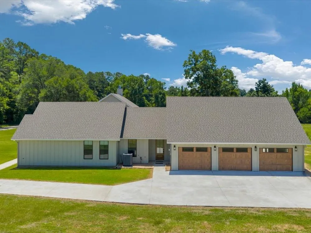 176 Royce Oliver Road Lufkin, TX 75904