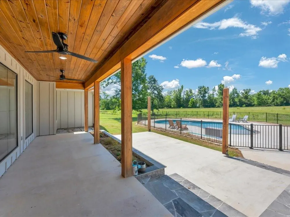 176 Royce Oliver Road Lufkin, TX 75904