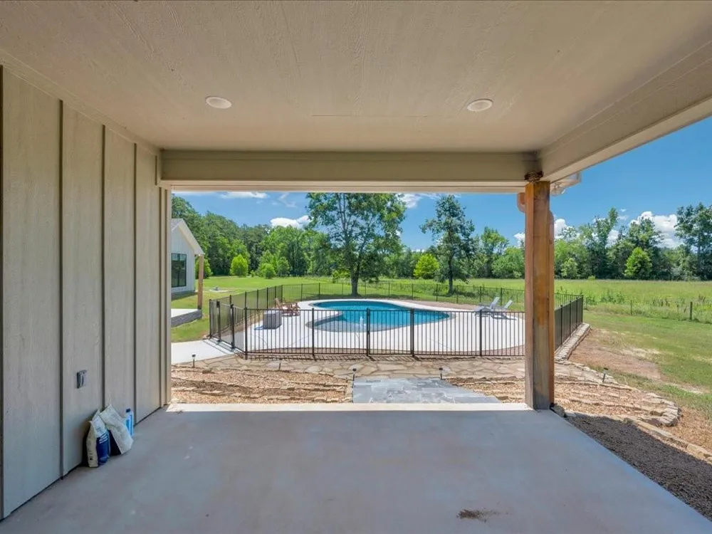 176 Royce Oliver Road Lufkin, TX 75904
