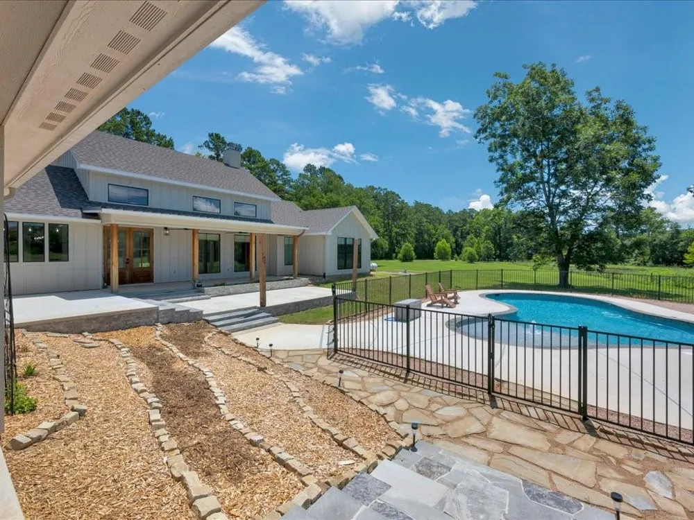 176 Royce Oliver Road Lufkin, TX 75904