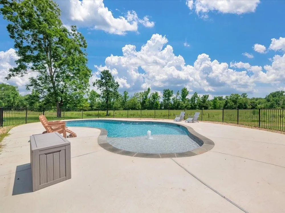 176 Royce Oliver Road Lufkin, TX 75904