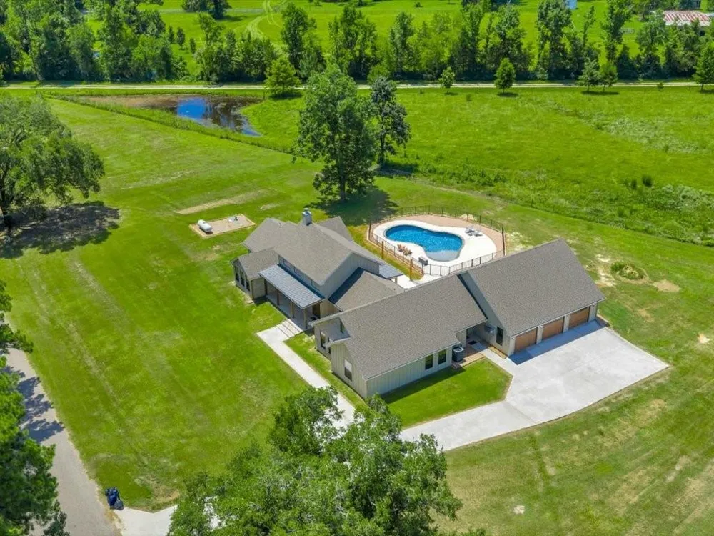 176 Royce Oliver Road Lufkin, TX 75904