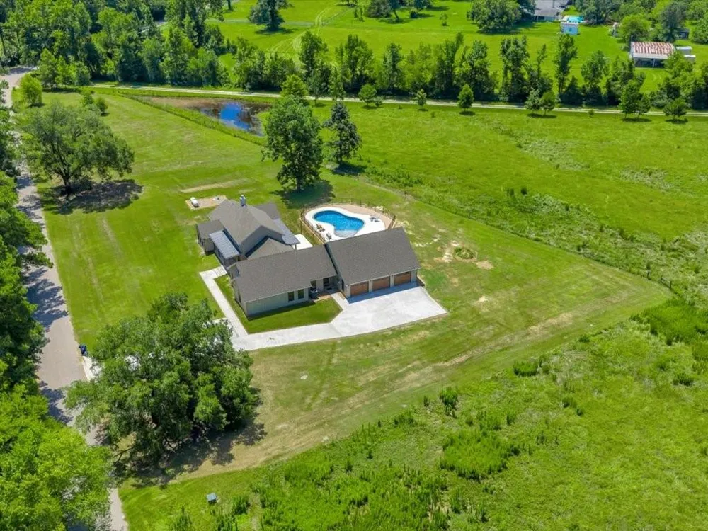 176 Royce Oliver Road Lufkin, TX 75904