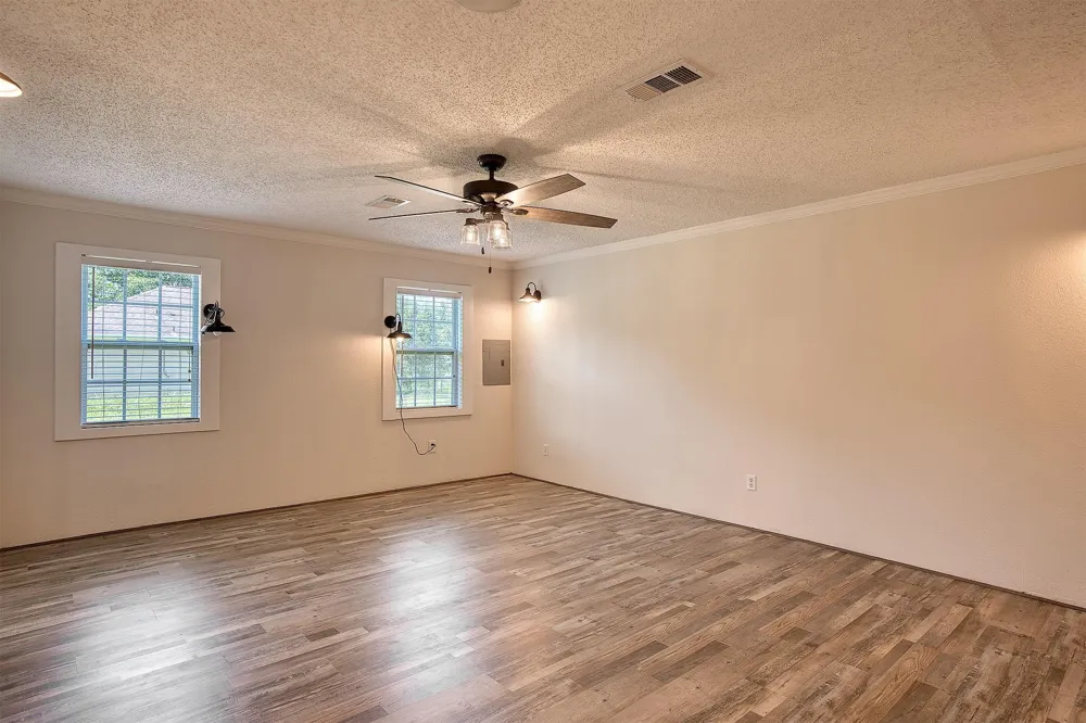 7804 Fm 834 E Hull, TX 77564