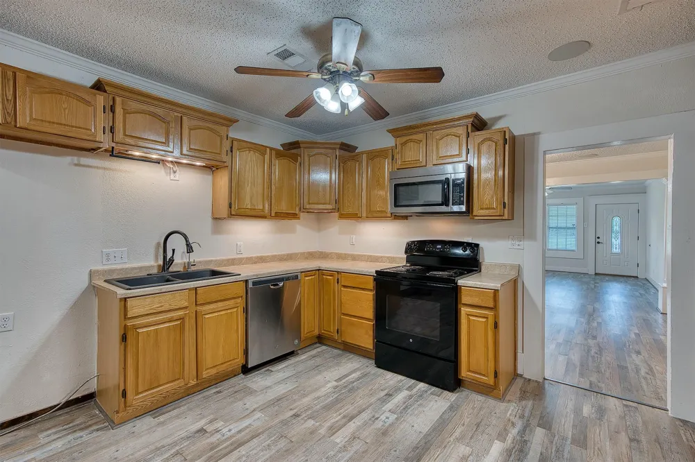 7804 Fm 834 E Hull, TX 77564