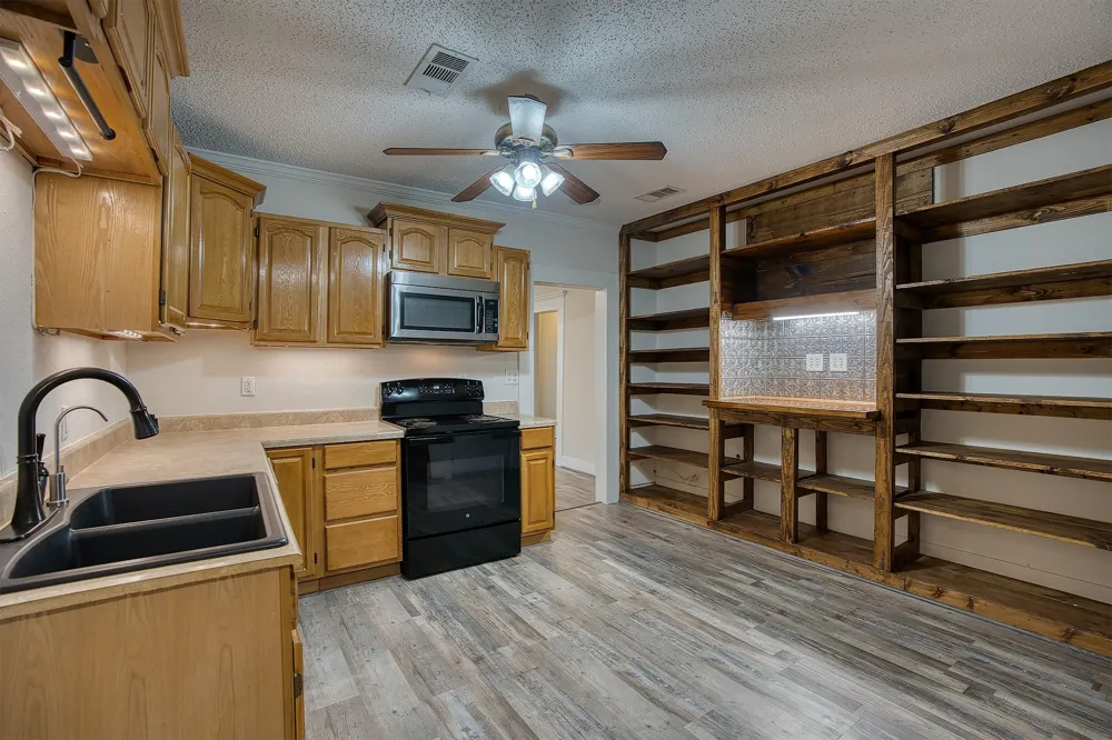 7804 Fm 834 E Hull, TX 77564