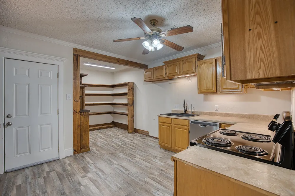 7804 Fm 834 E Hull, TX 77564