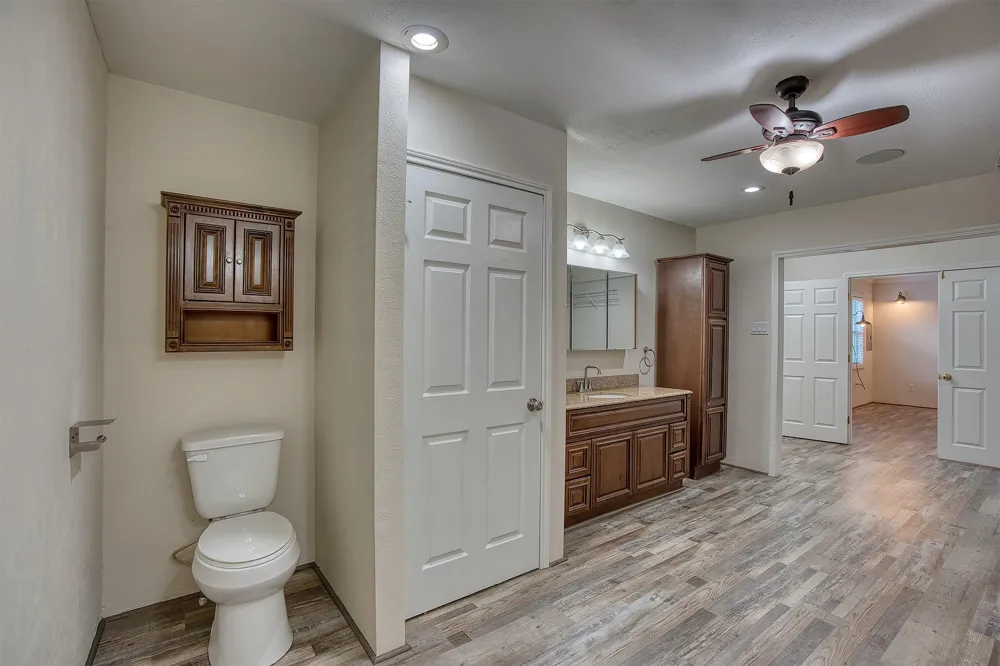 7804 Fm 834 E Hull, TX 77564