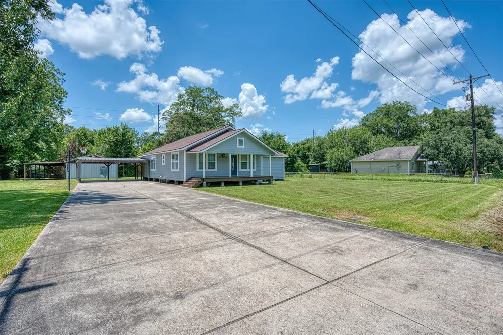 7804 Fm 834 E Hull, TX 77564