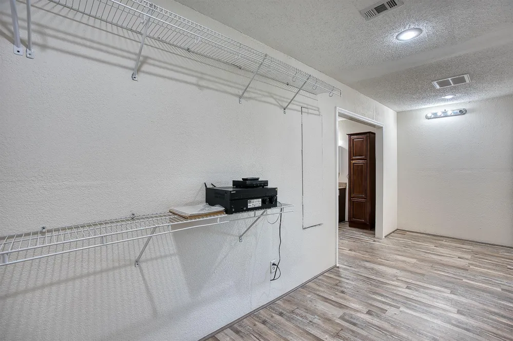 7804 Fm 834 E Hull, TX 77564