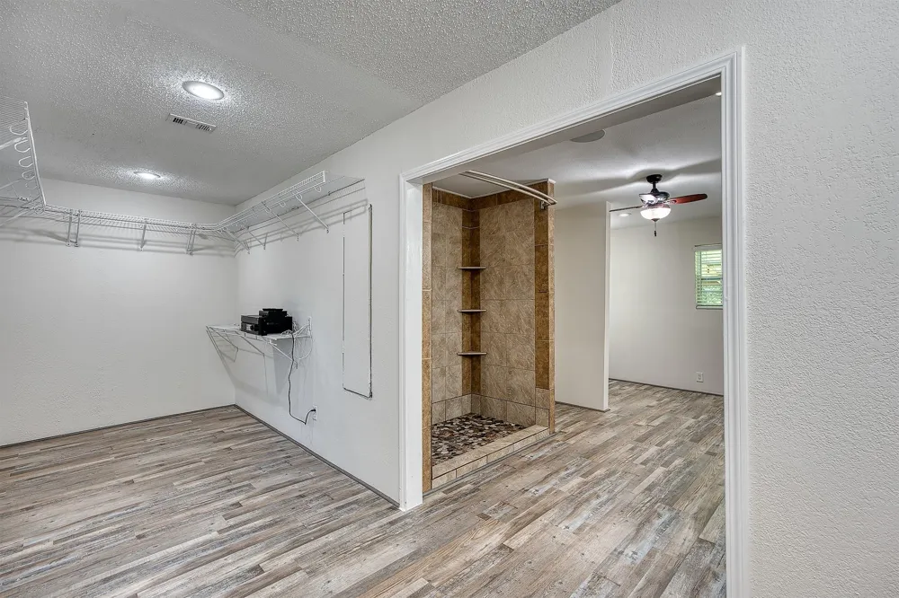 7804 Fm 834 E Hull, TX 77564