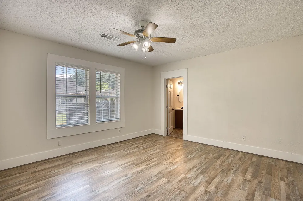 7804 Fm 834 E Hull, TX 77564