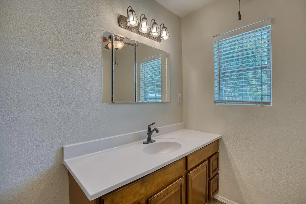 7804 Fm 834 E Hull, TX 77564