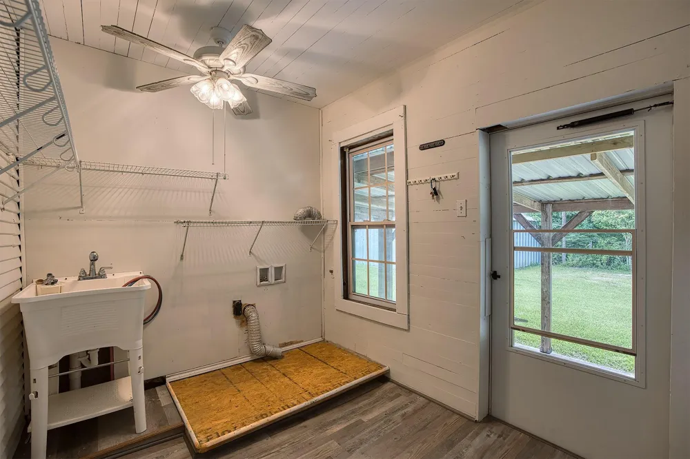 7804 Fm 834 E Hull, TX 77564