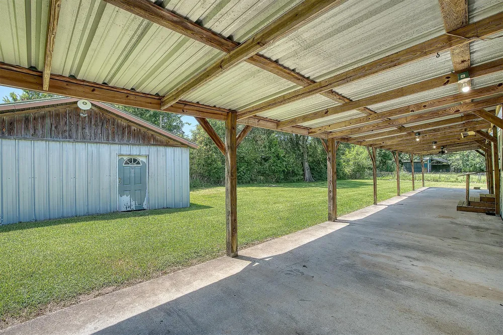 7804 Fm 834 E Hull, TX 77564