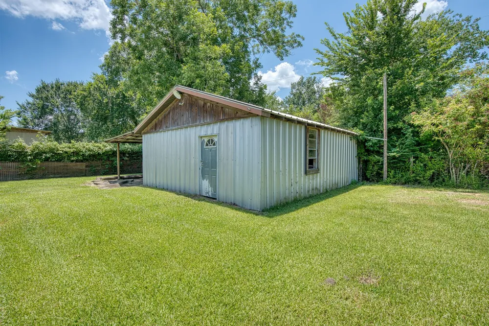 7804 Fm 834 E Hull, TX 77564
