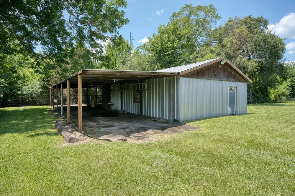 7804 Fm 834 E Hull, TX 77564