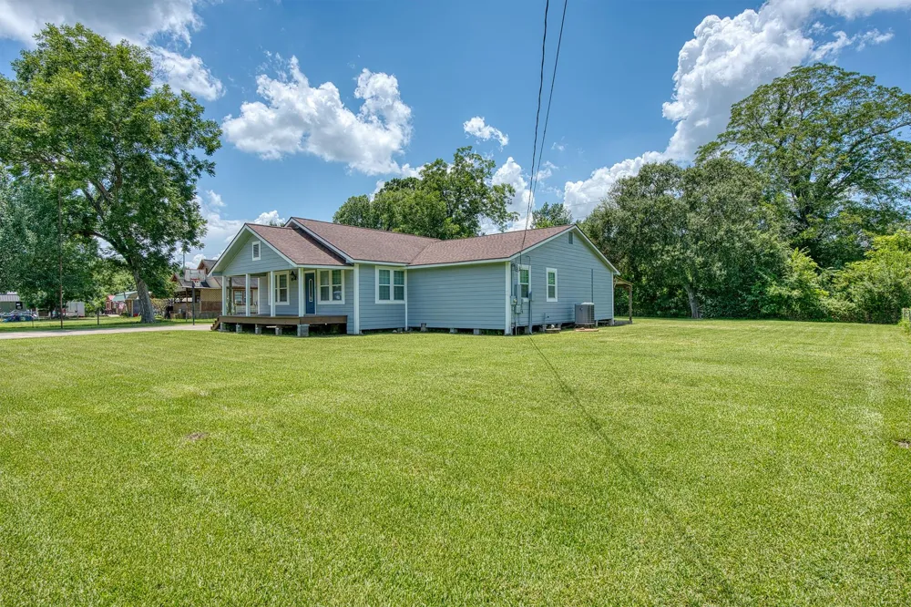 7804 Fm 834 E Hull, TX 77564