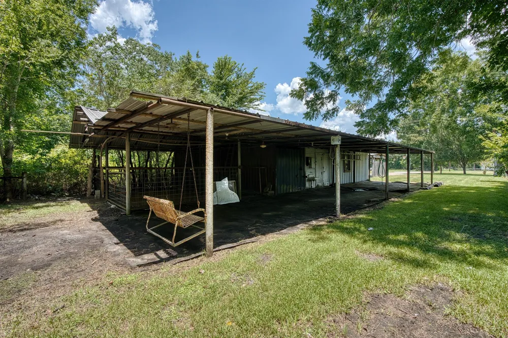 7804 Fm 834 E Hull, TX 77564