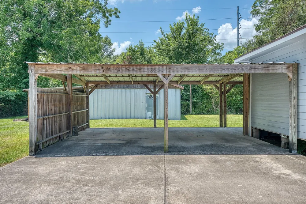 7804 Fm 834 E Hull, TX 77564