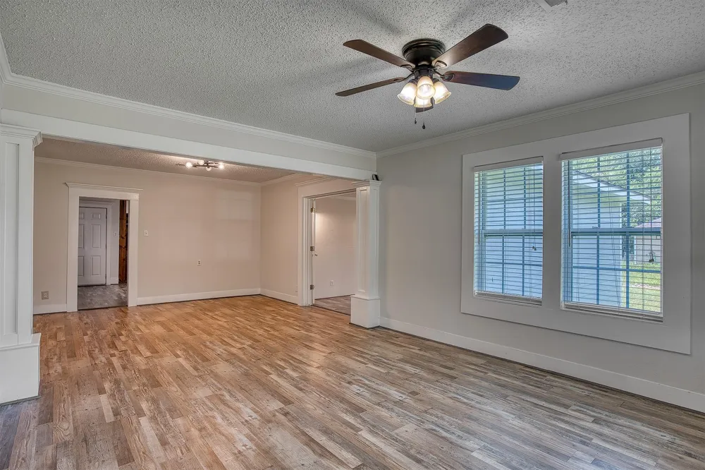 7804 Fm 834 E Hull, TX 77564