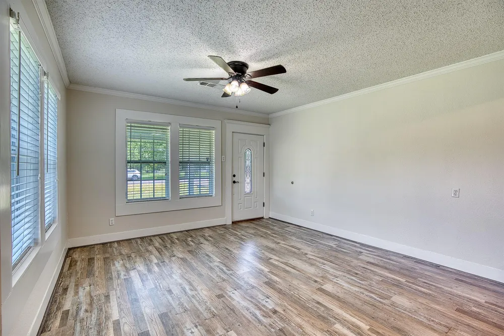 7804 Fm 834 E Hull, TX 77564